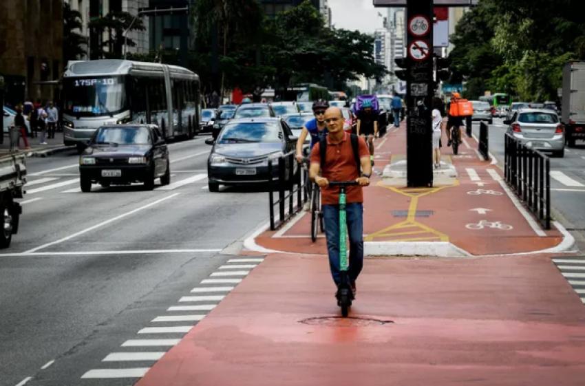 Prefeitura de SP implementa novas regras para patinete elétrico.